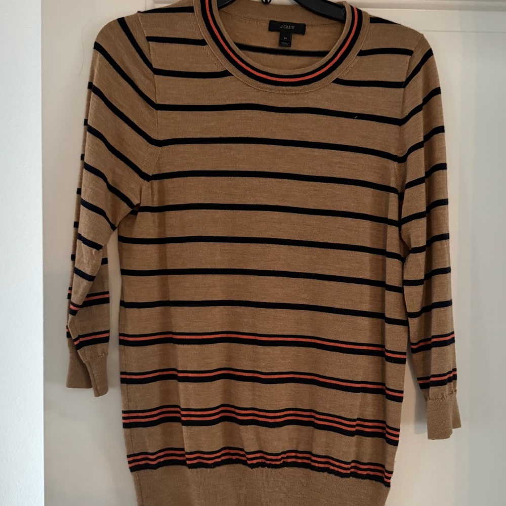 Crew neck sweater. Thin wool